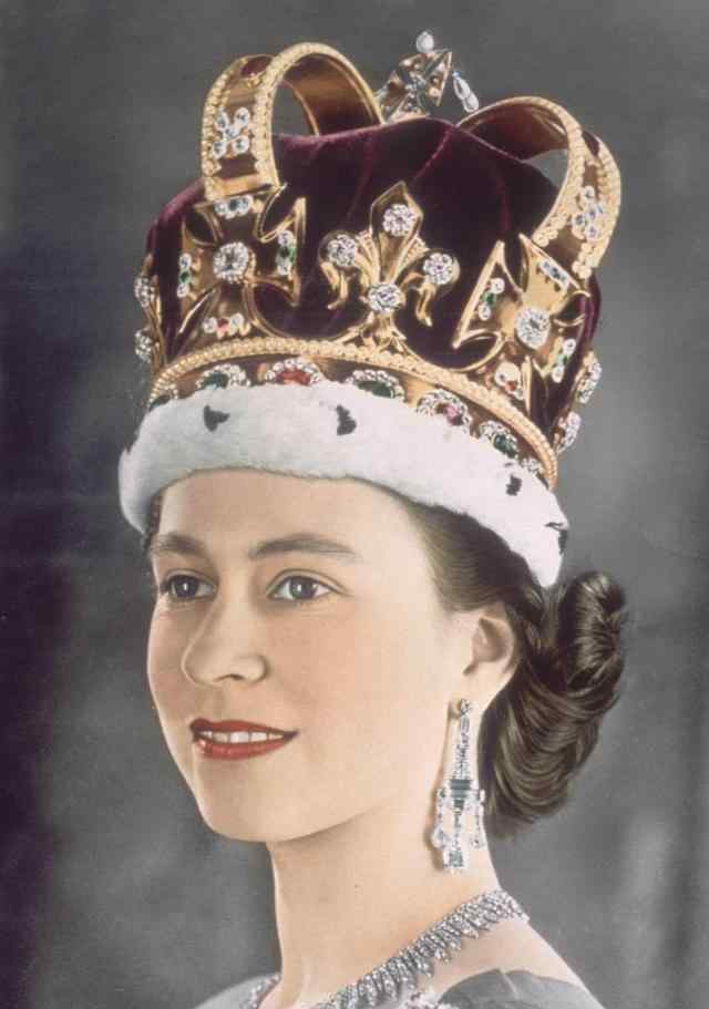 英国女王的十四顶王冠：英国王室所有王冠都有哪些