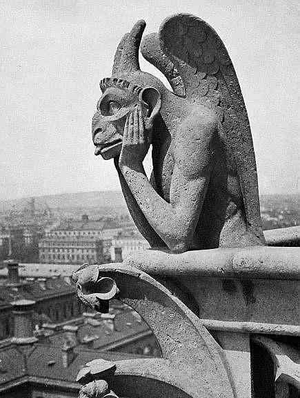 巴黎圣母院大教堂上的神兽雕塑