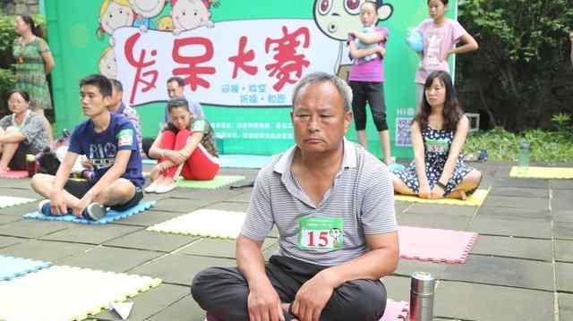 上百人在泰山脚下发呆 玉泉寺祈福节暨“发呆大赛”
