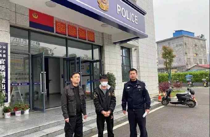 无语！学生爸爸在家长群抢30个红包后退群 还把班主任拉黑了？