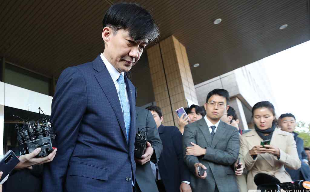 韩国法务部长官曹国：文在寅“男闺蜜”被称为男版崔顺实