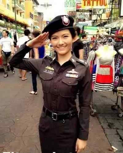 清纯女警察看看女警靠锻炼成性感女郎