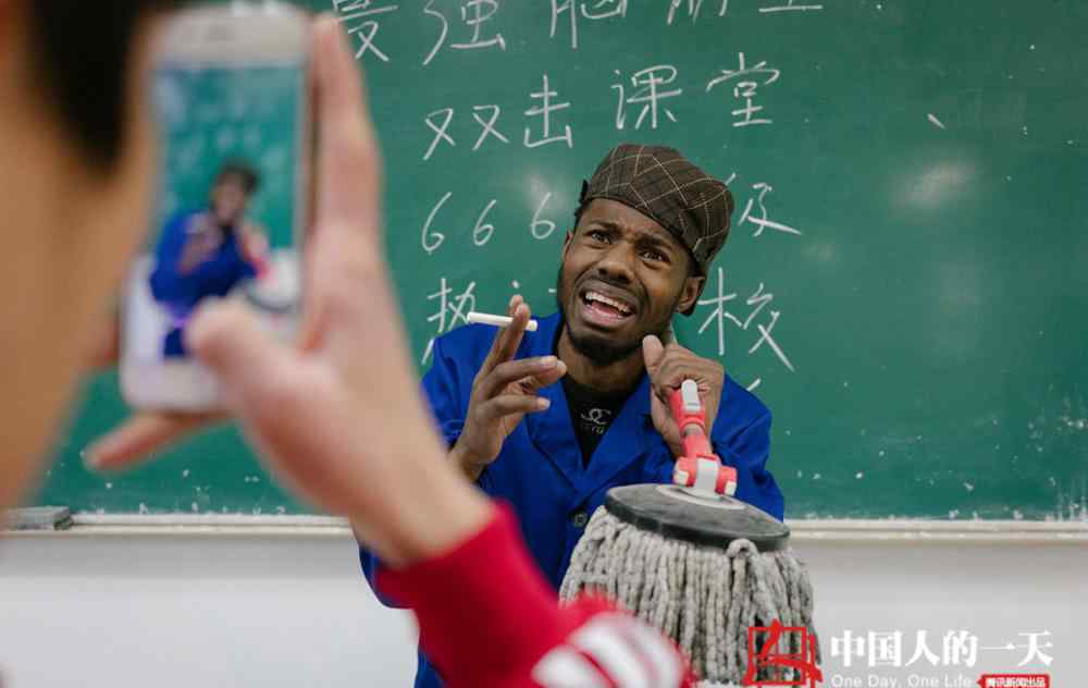 非洲小伙Clarck Gable拍搞笑段子蹿红 网友:汉语十级