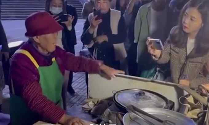 主播还拍呢？96岁摆摊奶奶停止出摊：太累了 需要休息
