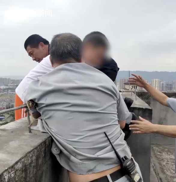 11岁男孩在30层楼顶失足坠下 结局出乎所有人预料