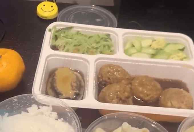 隔离餐提供鲍鱼