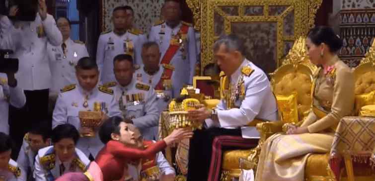 泰国皇家卫队女少将诗妮娜披拉萨甘娅妮Sininat Philatkalayanee