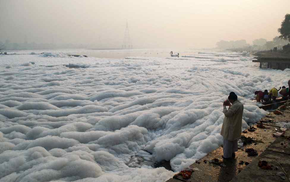世界上最脏的河流：印度芝塔龙河