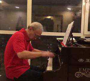 杨诉 钢琴“男神”杨诉才华横溢抖音粉丝过百万80岁的老人生活充满阳光