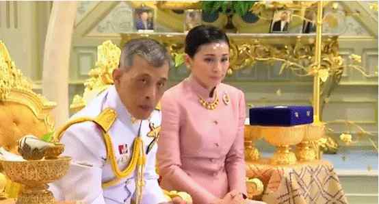泰国皇家卫队少将诗妮娜披拉萨甘娅妮被册封为“贵妃”