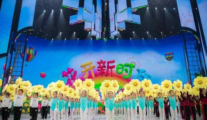 孙敬修爷爷讲故事 央视“六一”晚会：从久违的孙敬修爷爷到当红的小猪佩奇 共同送祝福