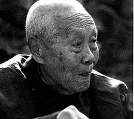 清朝最后一个太监曾自曝,晚上伺候贵妃时鞋底必须藏一东西