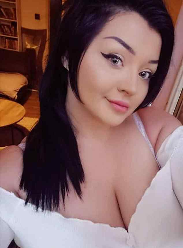 “胸太大 我抑郁了” 英国女子Helen Christie因胸太大烦恼