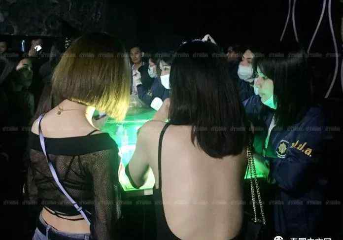 曼谷警察突袭酒吧遍地毒品美女如云