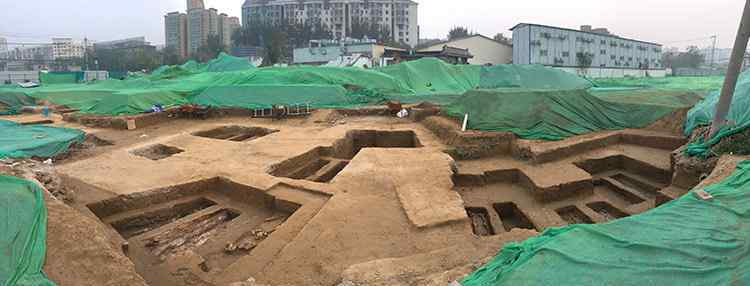 地铁14号线景泰地铁站以北的工地上“挖出古墓”