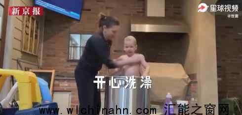断水后美居民用铁桶烧雪水洗澡 为什么要这样做