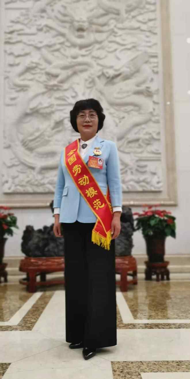 李玲 甘肃新乐董事长李玲荣获全国劳动模范