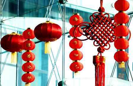 过年挂灯笼祝福语 赞美灯笼的八个字