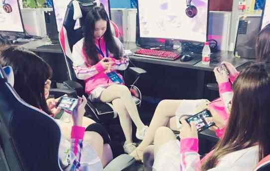 电竞女团绝地求生 为什么这么多人喜欢玩游戏？