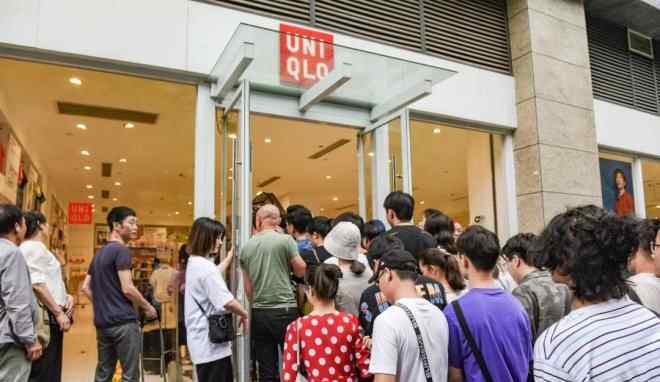 kaws 优衣库 x KAWS被疯抢之后，想象中的天价并没有发生