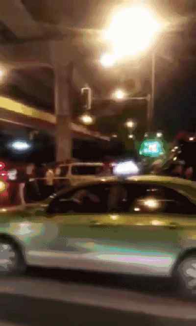 成都枪战 网传昨晚成都双桥路发生枪战和劫持人质，警方回应了……