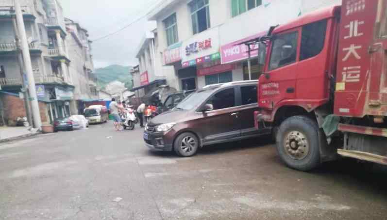 我家垃圾桶通古代 男子赌博“出老千”被拆穿，退12万元后当街杀人！曾发朋友圈“拜拜”