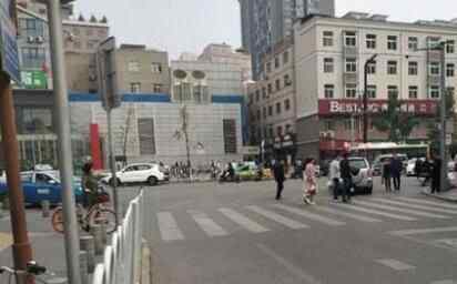 出租司机踹记者 究竟是怎么回事？