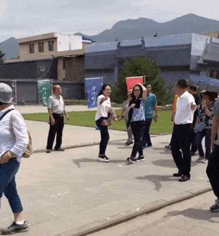 成龙结婚照 成龙的66岁妻子近照曝光，当年二人结婚竟是这个原因？