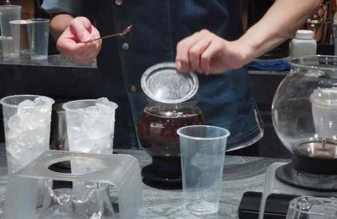 咖啡健康 同仁堂入局健康新零售 咖啡搭诊疗1年要开300店