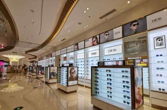 三亚机场免税店 海航、中免设合资公司 合作经营三亚凤凰机场免税店
