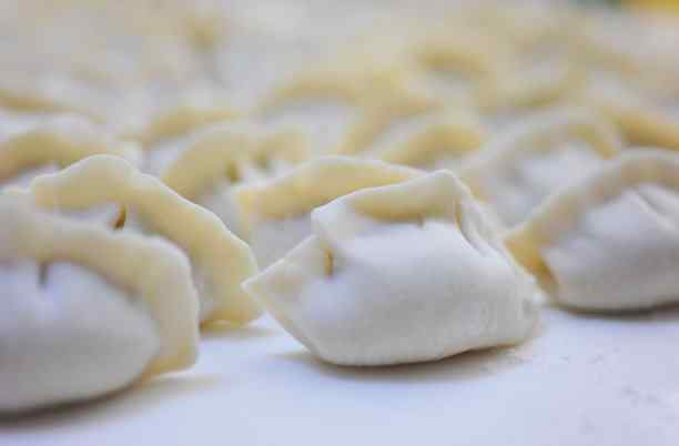 大年三十晚上包饺子有哪些讲究 大年三十的饺子代表什么 大年三十晚上吃饺子的寓意