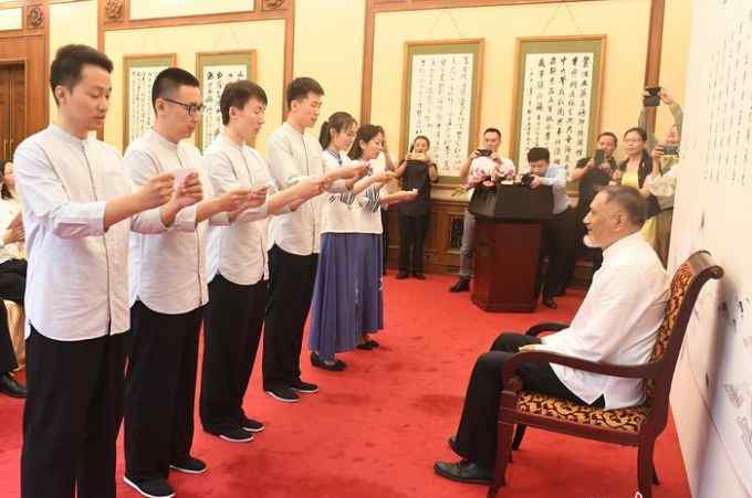 关庆维 “北京同仁堂中医药文化”代表性传承人关庆维收徒