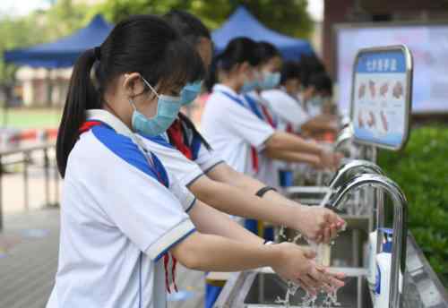 多地中小学陆续分批、错峰开学 多地中小学错峰开学