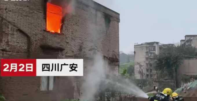 奶奶拿水管帮忙灭火
