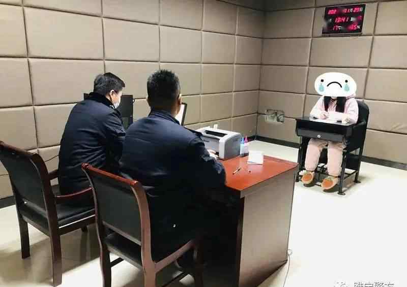 “可怜妹妹”周旋于三个家庭，拍了三套婚纱照一人饰三角儿