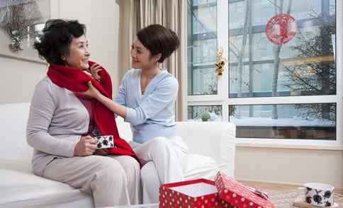 与婆婆聊天的12个绝佳话题 与婆婆聊天话题大全 第一次见公婆说话技巧