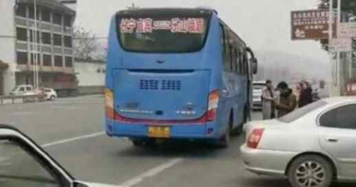 乐山男子抢方向盘 惊险至极真相实在让人吓尿了