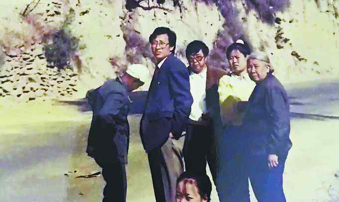 路遥的女儿 路遥获得茅奖后次年便英年早逝，人生最后时光念着这件事这个人