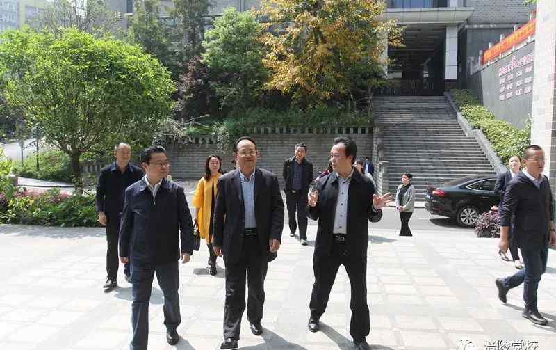 戴小明 中央党校（国家行政学院）图书和文化馆馆长戴小明到我校调研