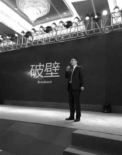 周杰伦温州演唱会 周杰伦演唱会“请”来邓丽君对唱 明年初在家门口你也可以这样玩