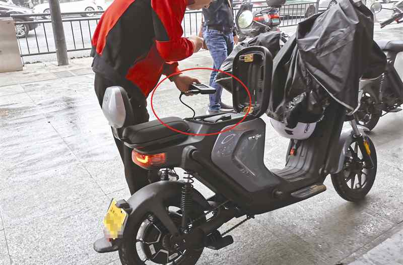 电动车改装提速 嫌车跑得慢可售后提升？记者直击电动自行车“升级提速”乱象