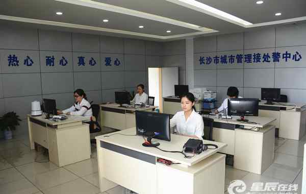 城管电话投诉热线 城管热线24小时不休 凌晨两分钟接一个电话