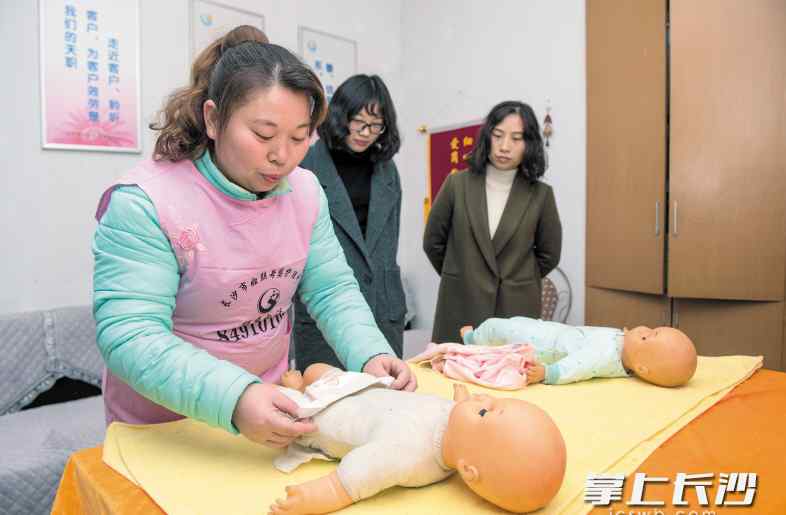 月嫂工资 原来月嫂也分等级，以后你可看等级付工资