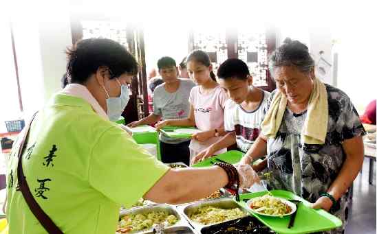 素食馆 乐清有家素食馆午晚餐全免费 每天500余人来就餐