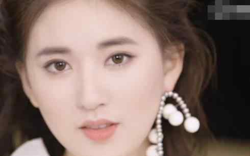 毛戈平化的赵露思怎么回事 妆后被网友吐槽老十岁