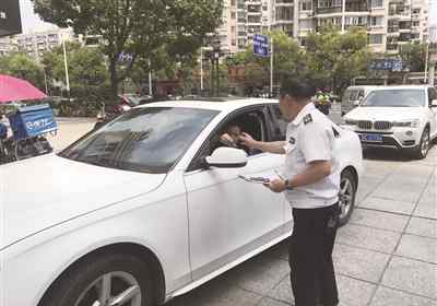 小区车位 小区公用车位对外开放 业主直喊“停车难” 律师这么说
