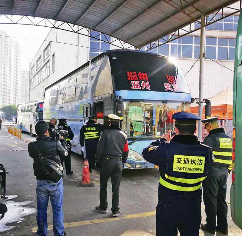 黑车的危害 温州警方擒获8名“黄牛” 详解乘坐黑车有哪些危害