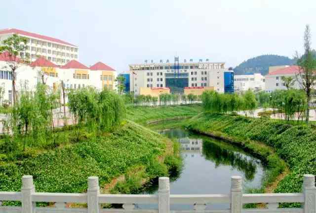 清华大学三行情书冠军 和母校秀恩爱，快看看有没有你们学校的“三行情书”！