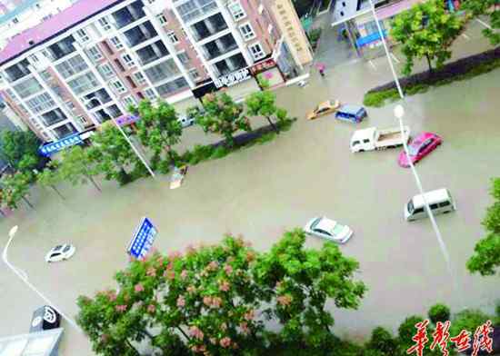 天兔台风最新消息 "天兔"带来最强暴雨席卷半个湖南 最高降温10℃