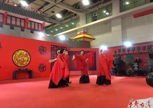 利苍 长沙再现16岁辛追与利苍将军大婚湘绣嫁衣惊艳全场